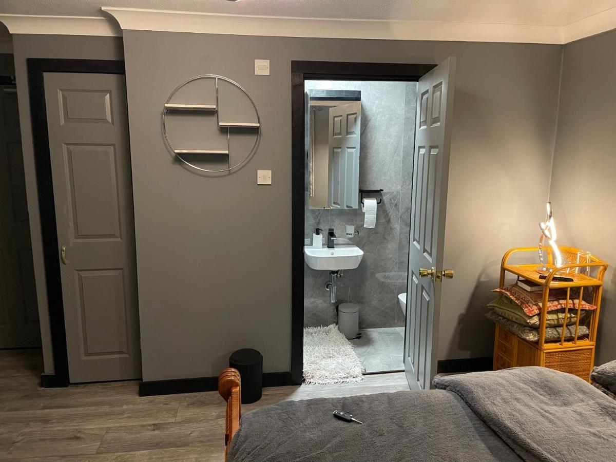 Da Vinci Guest House & Guest Parking, A Real Gem 크롤리 외부 사진