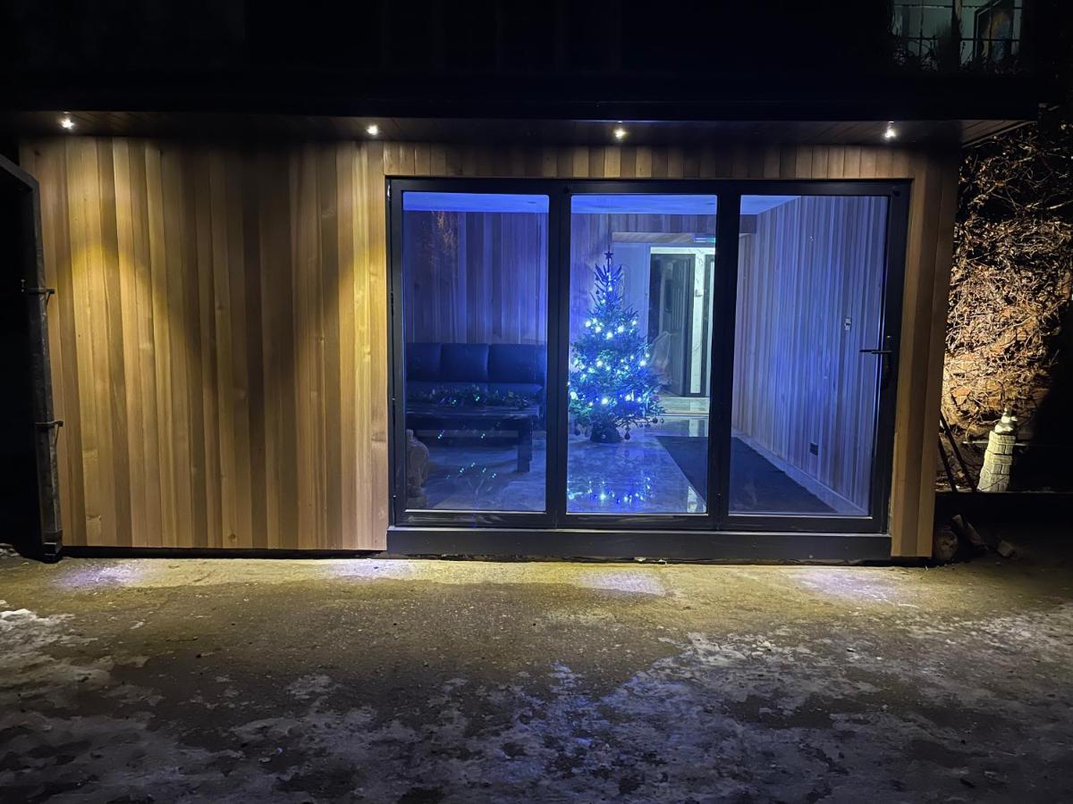 Da Vinci Guest House & Guest Parking, A Real Gem 크롤리 외부 사진