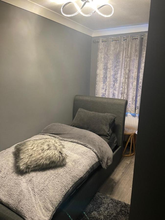 Da Vinci Guest House & Guest Parking, A Real Gem 크롤리 외부 사진