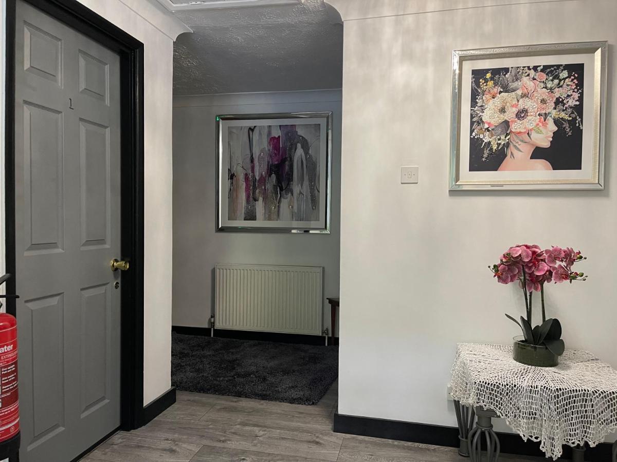 Da Vinci Guest House & Guest Parking, A Real Gem 크롤리 외부 사진