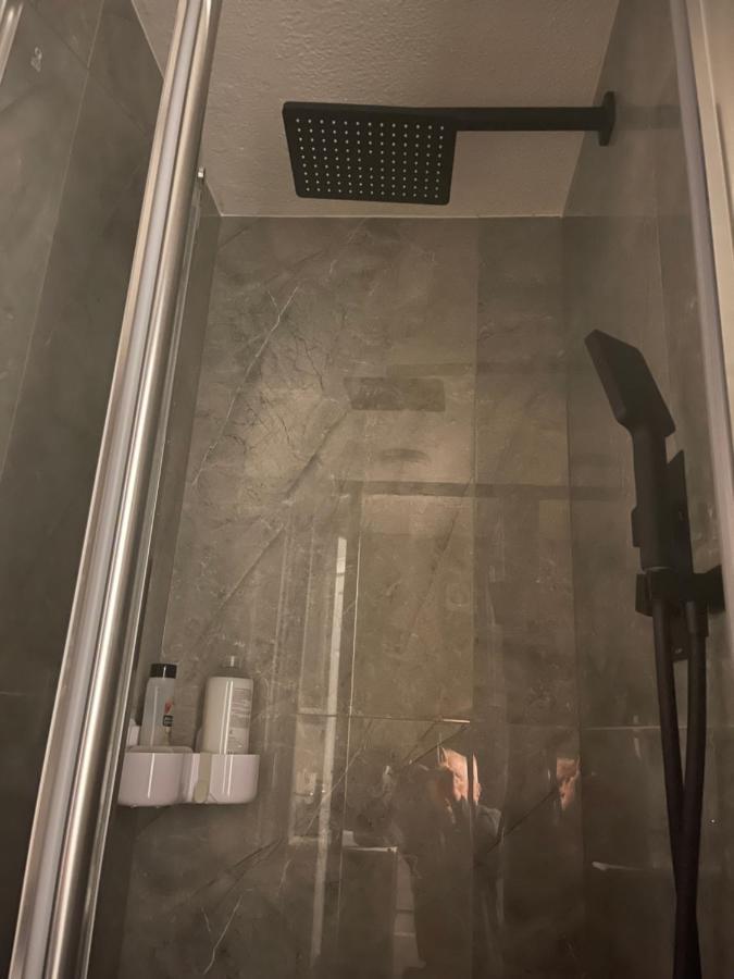 Da Vinci Guest House & Guest Parking, A Real Gem 크롤리 외부 사진