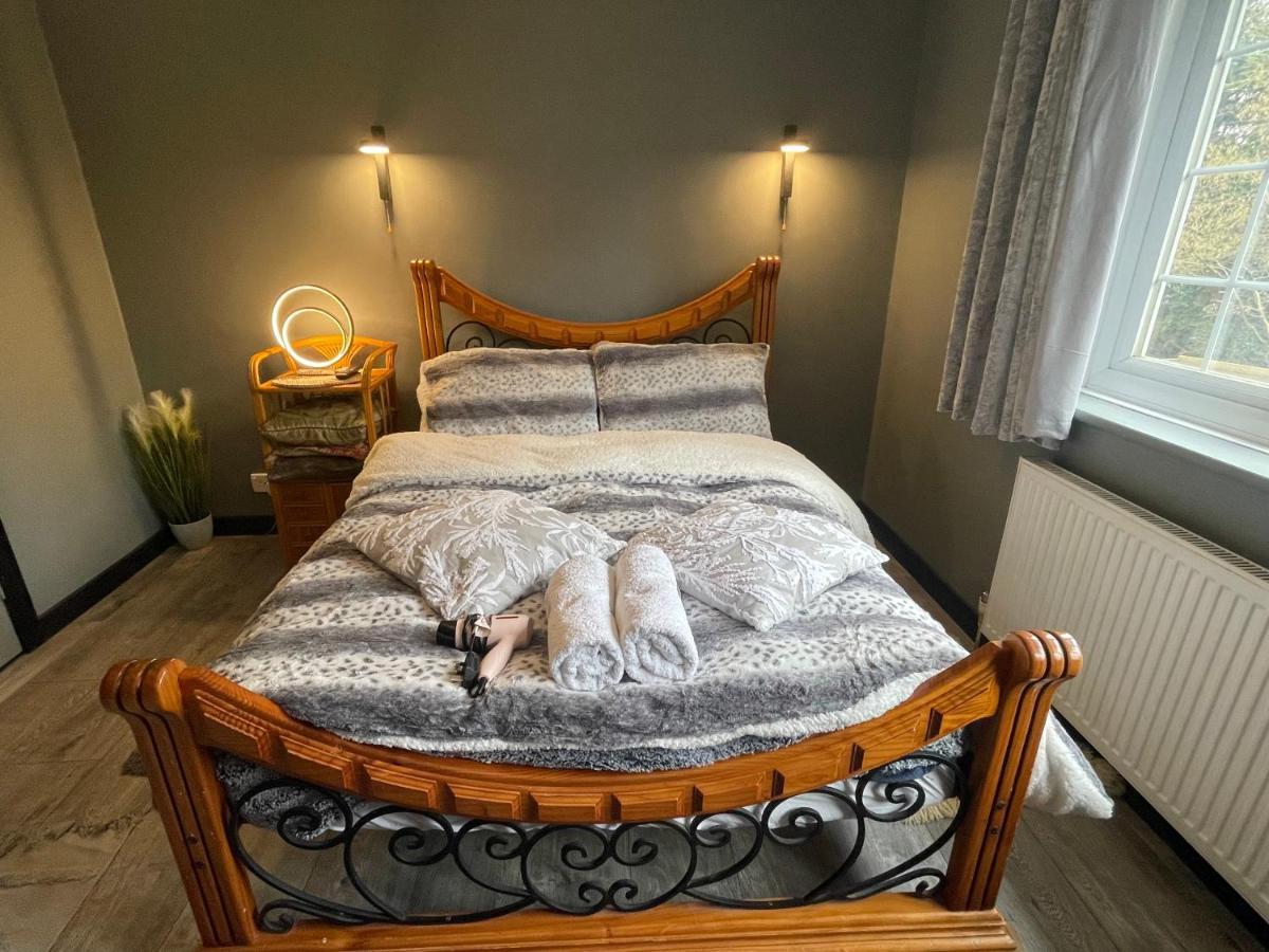 Da Vinci Guest House & Guest Parking, A Real Gem 크롤리 외부 사진