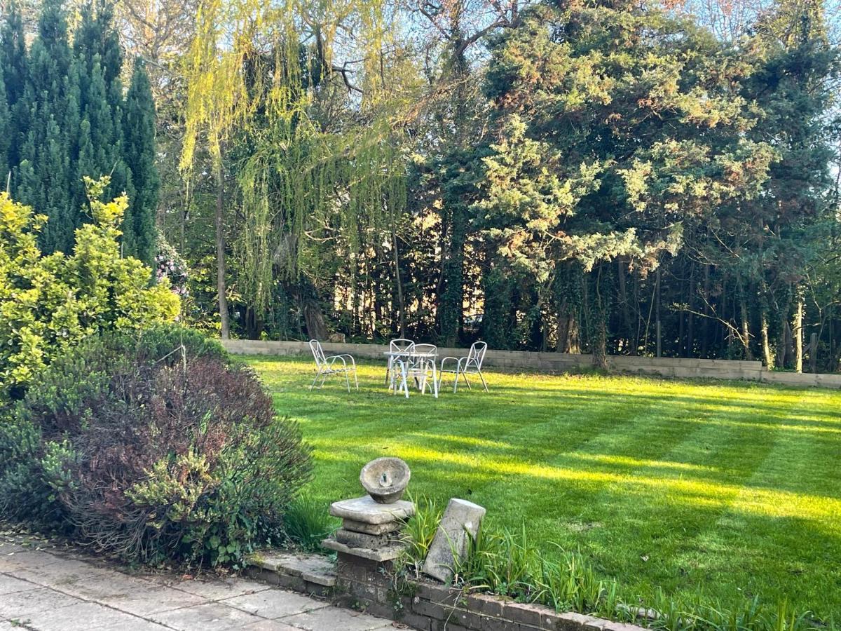 Da Vinci Guest House & Guest Parking, A Real Gem 크롤리 외부 사진