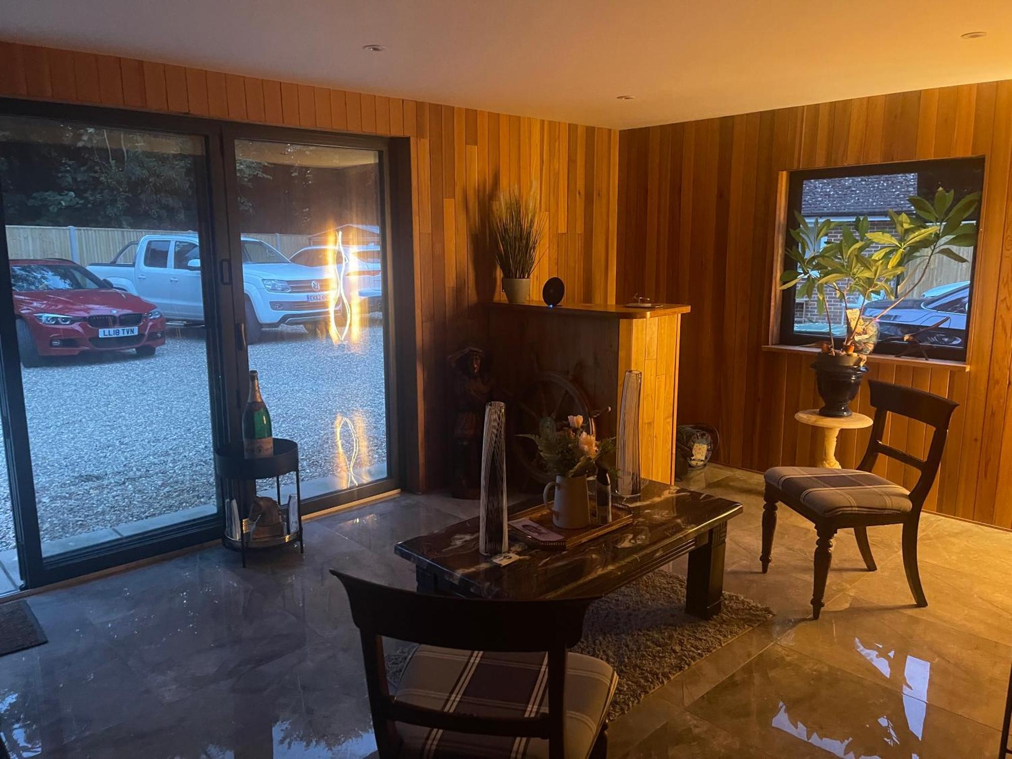 Da Vinci Guest House & Guest Parking, A Real Gem 크롤리 외부 사진