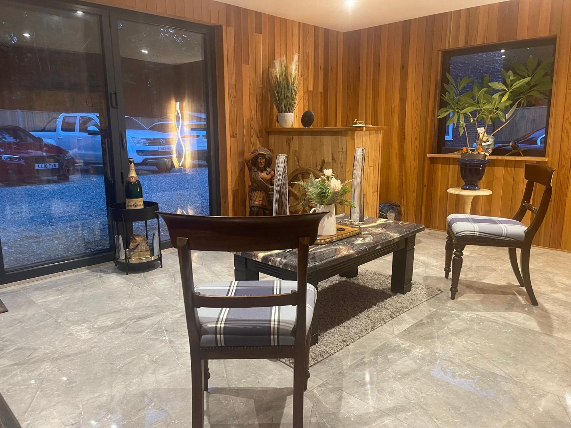 Da Vinci Guest House & Guest Parking, A Real Gem 크롤리 외부 사진