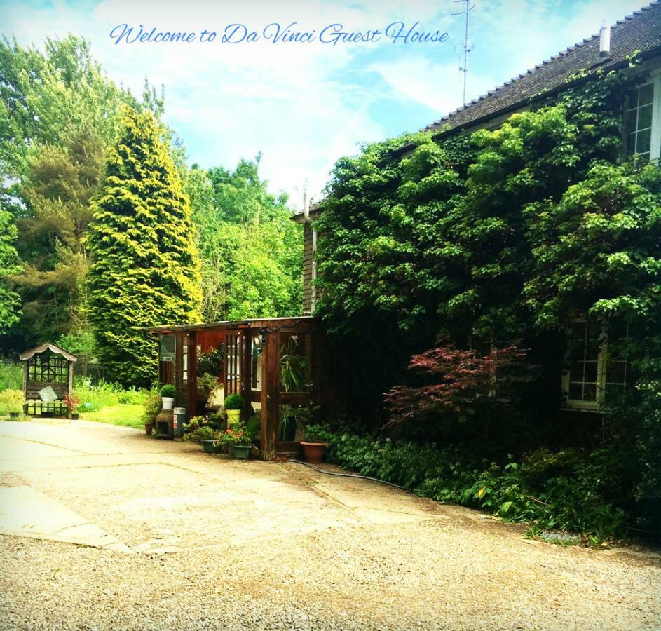 Da Vinci Guest House & Guest Parking, A Real Gem 크롤리 외부 사진